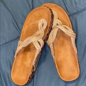 !! SOLD!! NWOT Maurices gold sandals
